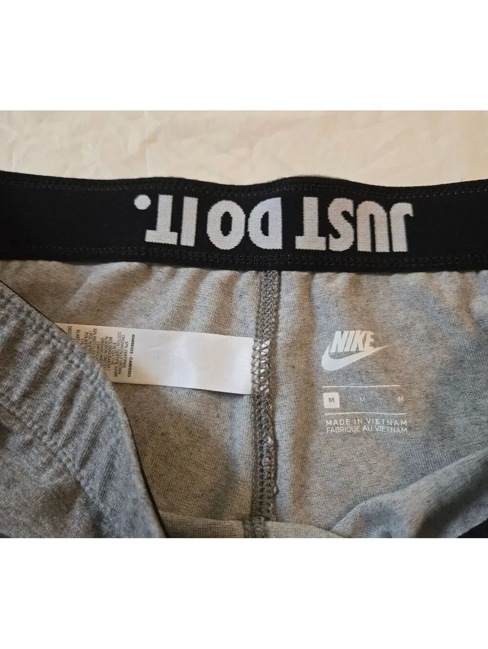 Nike Just Do It Gray Leggings – Women’s Size M